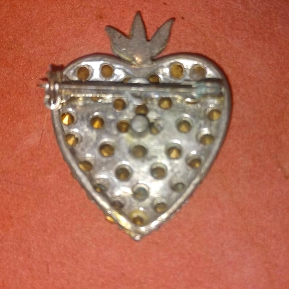 Beautiful Rhinestone Vtg. Strawberry Heart Brooch - Picture 3 of 4